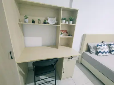 a desk in a bedroom with a bed and a chair at Cozy Home Kampar (UTAR) 5bedrooms 10pax Free WiFi in Kampar