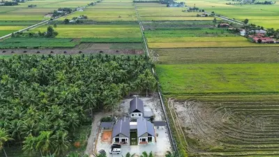 an aerial view of a house in the middle of a field at Rumah Hana Sekinchan - Mslim0nly in Sekincan