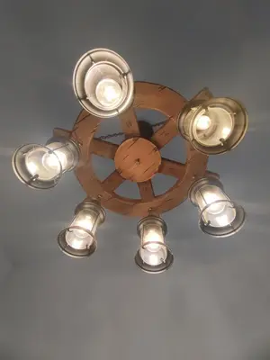 a chandelier with many lights on a table at Ipoh Tambun Sunway next to Heaven Spacious Luxury Home in Kampong Batu Lapan