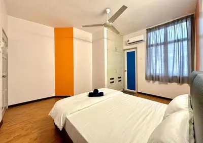 a bedroom with a bed and a ceiling fan at Ipoh IGB Homestay by Comfort Home in Ipoh