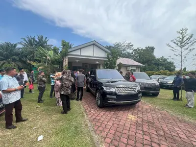 a group of people standing around a car parked in front of a house at Sunny Lake House - Entire bungalow, 5 rooms, 16 persons in Behrang Hulu