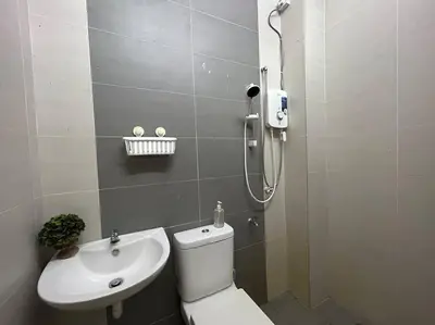 a bathroom with a shower and a toilet and a sink at Ipoh Family Cozy Homestay 4R4B 12-13pax SY23 in Ipoh
