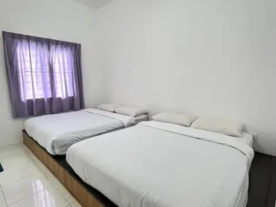 two beds in a room with a window at Cameron Double Story @ Golden Hill in Brinchang