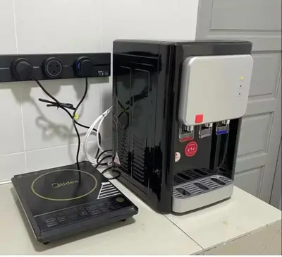 a black microwave oven sitting on top of a counter at Sweet Homestay 1 The Venus Sitiawan in Sitiawan