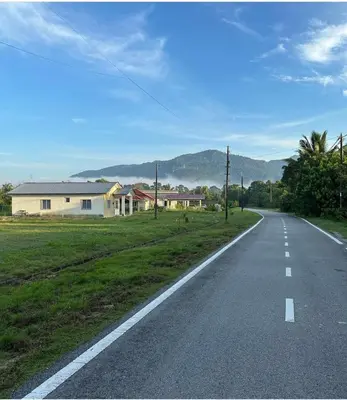 an empty road in front of a house at Tiny House PT82 Kg Gumut Tambahan in Kalumpang