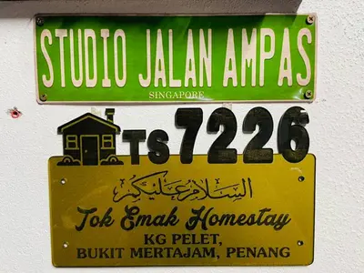 a sign on a wall that reads studio jla jamian aarsas for at Tok Mak Homestay Bukit Mertajam in Kubang Semang