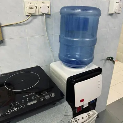 a blue container is on top of a blender at CYC homestay 18 pax in Kampong Batu Lapan