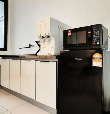 a microwave oven sitting on top of a kitchen counter at Georgetown Seaview & Cityview Childroom Infinity pool with Carpark in Jelutong