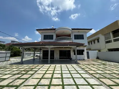 a building with a large courtyard in front of it at Happy Homestay in Ipoh