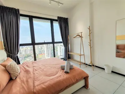 a bedroom with a bed and a large window at Urban Simplicity Suite, 5 Pax, 2 Car Parks at Urban Suites Georgetown by SuperStay in Jelutong