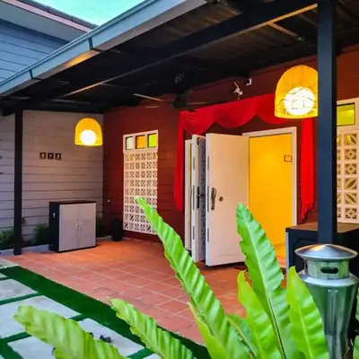 Newly 4BR Cottage House Retreats with Free Parking