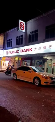 a yellow limo parked in front of a building at 82,Dream Guest House in Tanjung Piandang