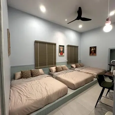 three beds are lined up in a room at YouLuvHomestay 4BR for 16-18 Pax Gunung Rapat Ipoh in Ipoh
