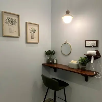 a room with a desk with a chair and a mirror at YouLuvHomestay 4BR for 16-18 Pax Gunung Rapat Ipoh in Ipoh
