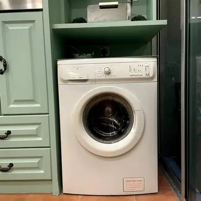 a washing machine in a kitchen with a green cabinet at YouLuvHomestay 4BR for 16-18 Pax Gunung Rapat Ipoh in Ipoh