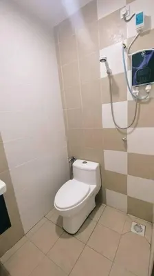 a bathroom with a toilet and a shower at R&R Manjung Guest House at Pangsapuri Samudera in Seri Manjung