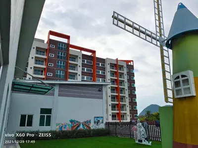 a building with a crane on top of it at Pavilionvillie M1T696 by irainbow in Ipoh