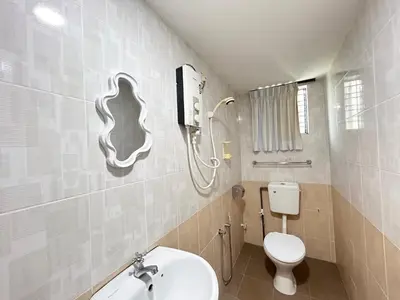 a bathroom with a toilet and a sink and a shower at Comfortable Homestay Ipoh 6R6B 9pax SY30 in Ipoh
