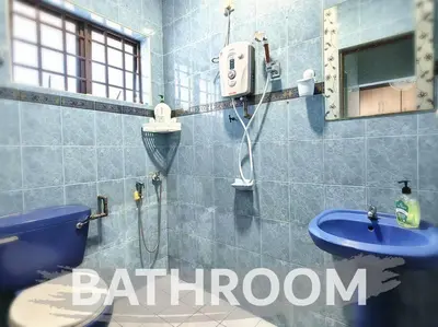 a bathroom with a shower and a toilet and a sink at 【Ipoh Garden】4Br/8pax All Attractions w/in 15mins in Ipoh