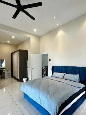 a bedroom with a blue bed and a ceiling fan at Peak Homestay@Ipoh Perak Malaysia 10-14Pax 5R/6B in Lahat