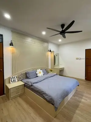 a bedroom with a bed with a ceiling fan at Cozy 2StoreyHome 5Room11Pax@ChaiLengPark in Perai