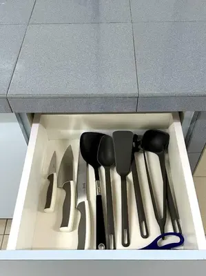 a drawer with a bunch of knives in it at Cozy 2StoreyHome 5Room11Pax@ChaiLengPark in Perai