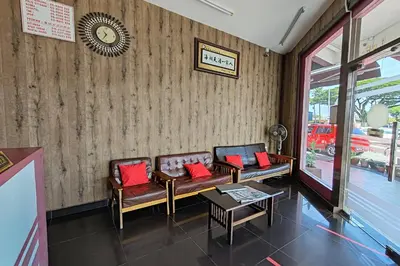 a waiting room with two chairs and a table at Hotel Kuang Hua Sitiawan Near To UniKL-MIMET in Sitiawan