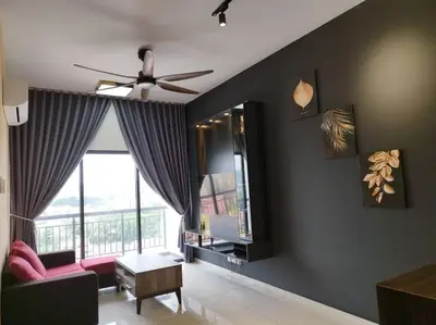 a living room with a couch and a large window at Cozy Homestay \u6e29\u99a8\u6c11\u5bbf @The Horizon Ipoh\u516c\u5bd3\u65e0\u8fb9\u6cf3\u6c60 (6-10\u4eba\uff09 in Ipoh