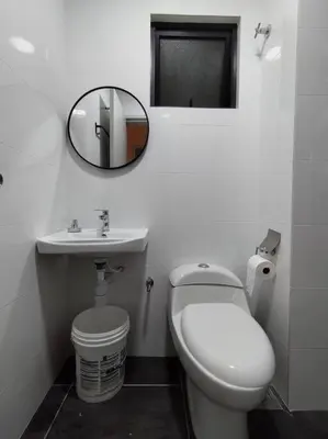 a bathroom with a white toilet and a mirror at Cozy Homestay \u6e29\u99a8\u6c11\u5bbf @The Horizon Ipoh\u516c\u5bd3\u65e0\u8fb9\u6cf3\u6c60 (6-10\u4eba\uff09 in Ipoh