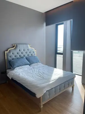 a bedroom with a bed with blue pillows at Luxury Seaview Private Elevator Near Island Hospital and Gurney plaza \u68b9\u57ce\u65e0\u654c\u6d77\u666f\u79c1\u4eba\u7535\u68af\u9760\u8fd1\u533b\u9662\u548c\u5546\u573a in Tanjong Tokong