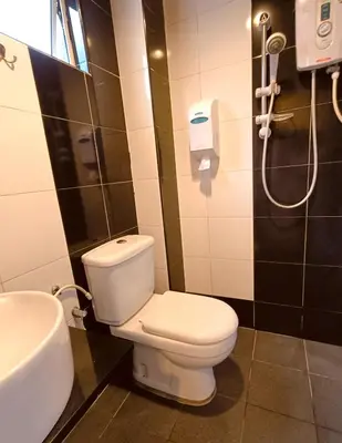 a bathroom with a toilet and a sink at HOTEL POP ASH in Brinchang
