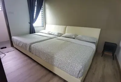 a large bed in a bedroom with a window at Cosy 2-Storey Holiday Home Vines 2 @Pasar Malam -2 in Tanah Rata