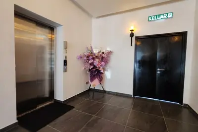 a hallway with a door with a bouquet of flowers at Casa Colney Hotel Ipoh in Ipoh