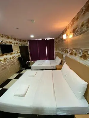 a room with two beds in a room at Cameron Kea Farm Hotel in Brinchang