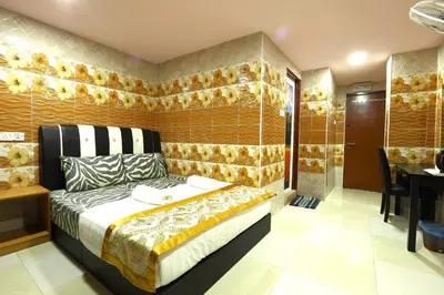 a bedroom with a bed and a dining room at Cameron Kea Farm Hotel in Brinchang