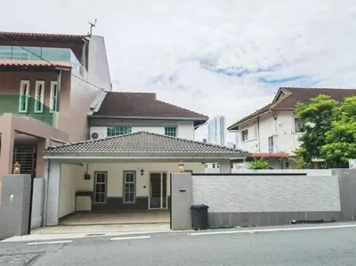 Gallery image of 90 Home4Stay 2storeySemi-D gurney&beach Shopping local food in Tanjung Bungah