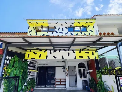 a yellow and white building with a sign on it at Ipoh Station 18, 4 Bedroom Rainforest LOFT 1 Depan AEON Homestay in Ipoh