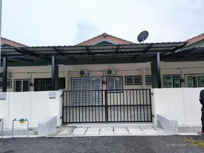 a house with a gate in front of it at D'Iman UTP Seri Iskandar Homestay in Kampung Bota Kiri