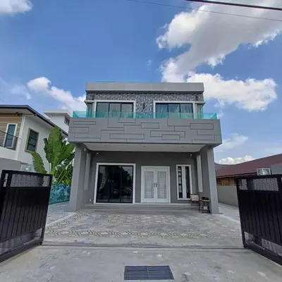a small house with a large driveway at LYL Journey House at Ipoh Town Centre 17PAX 6BR in Ipoh