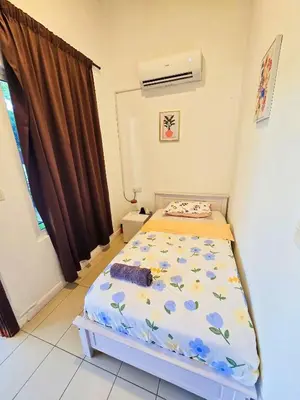Gallery image of Barnett Georgetown Near Island Hospital Room 1 in George Town