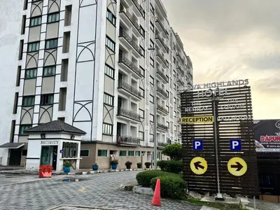 a large building with a street sign in front of it at The Retreat Mountain n Sunrise view Hilltop Hotel Apartment in Cameron Highlands in Brinchang