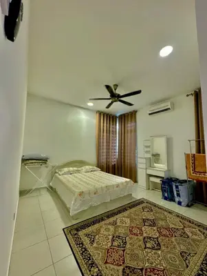 a bedroom with a bed and a ceiling fan at Aura Homestay in Sungai Petani