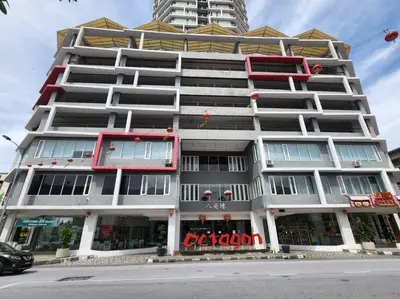a large apartment building on a city street at Ipoh City Centre 八角楼 OCTAGON Homestay - 2 mins walking to famous food & 15 mins to Old Town Ipoh by Happy Homestay in Ipoh