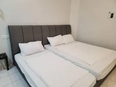 two beds sitting next to each other in a room at IPOH MENGLEMBU LOHAS 4BR3Bath14 PAX in Ipoh