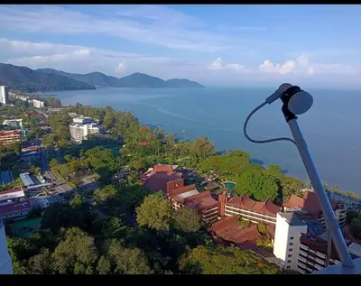 an overhead view of a street light in front of the water at Seri Sayang 2 Bedrooms Seaview Resort in Batu Ferringhi
