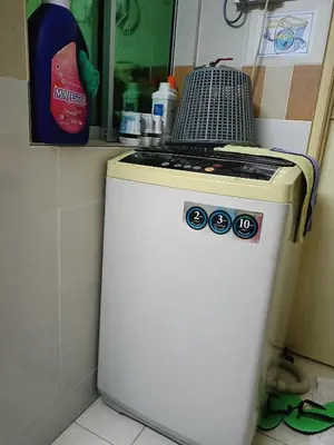 a stove in a kitchen with a counter top at Seri Raban Homestay in Kampong Kuala Chegar