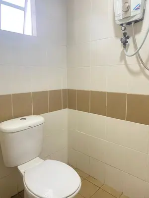 a bathroom with a toilet and a window at Qaseh Homestay Cameron Highlands 5 in Brinchang