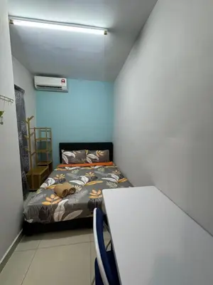 a small room with a bed and a table at Premium Manhattan Ipoh \u6021\u4fdd\u6c11\u5bbf, 4bedroom 12pax, water park in Ipoh