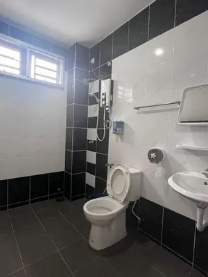 a bathroom with a toilet and a sink at \u73ed\u53f0\u6c11\u5bbf 185 in Pantai Remis