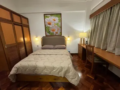 a bedroom with a bed and a desk and a desk at Sevenseas Family Home Copthorne Cameron Highland in Brinchang